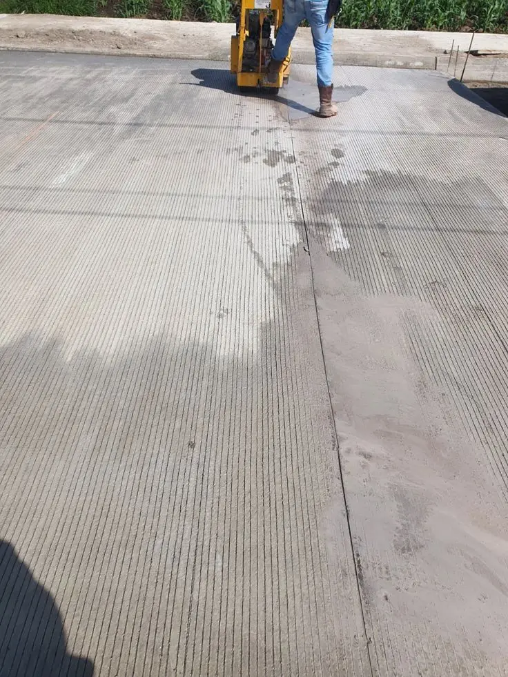 Piso para postos de combustível em Taguatinga: aplicação com concreto usinado