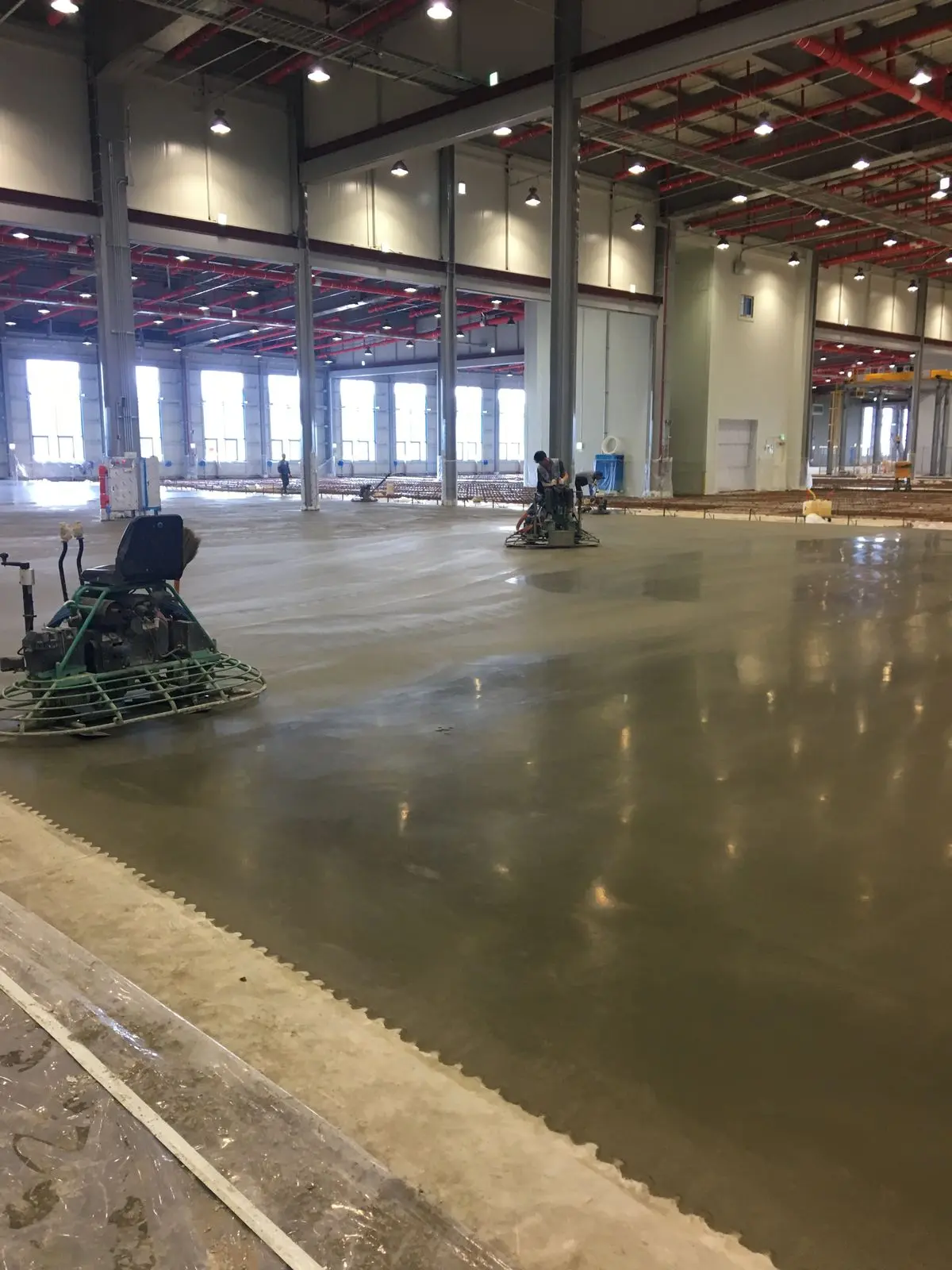 Piso para postos de combustível em Samambaia: aplicação com concreto usinado